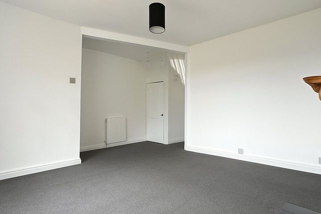 29, Dronfield Gardens, Dagenham photo 3