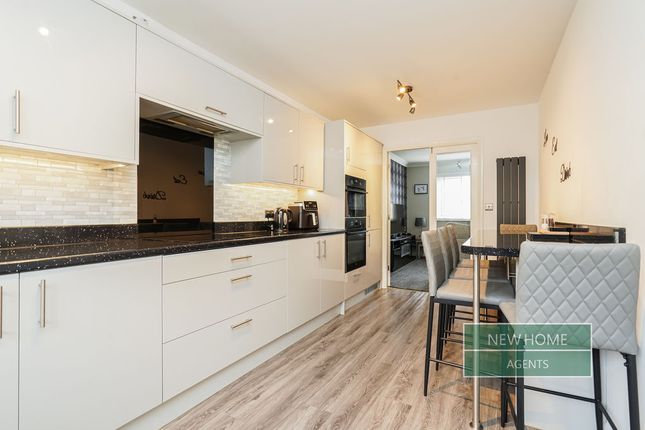 6, Sage Grove, Brighouse photo 2