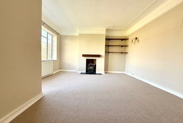 Flat 4, Hermitage Court,, Woodford Road, London photo 4