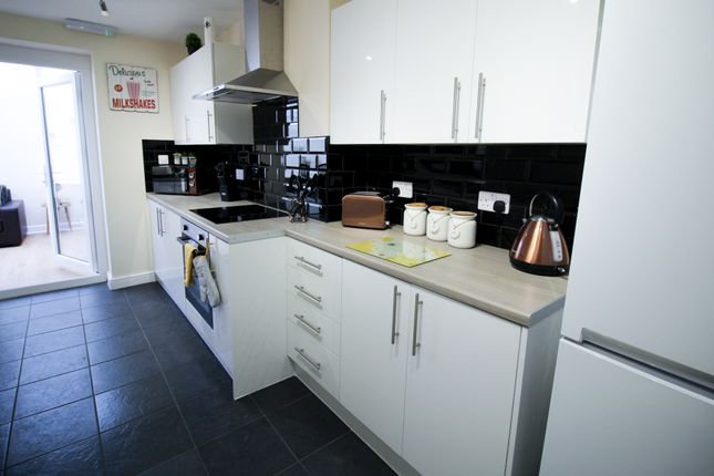 14, Broadway, South Elmsall, Pontefract photo 2