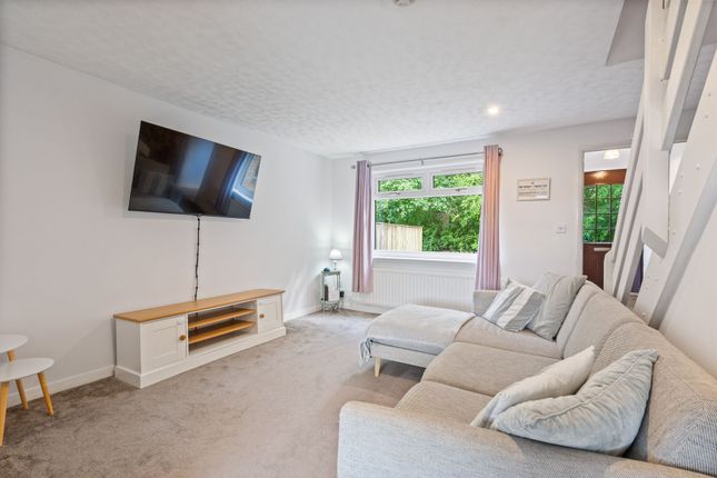99 Bishops Park, Livingston photo 4