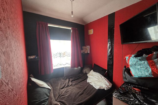 31, Waye Avenue, Hounslow photo 5
