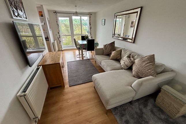 2-bed flat on St. Hughs Avenue, High Wycombe, £91,000