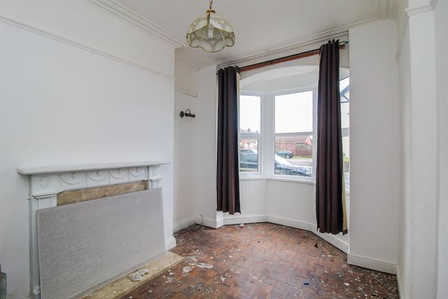 5, Belle Vue Road, Wakefield photo 4