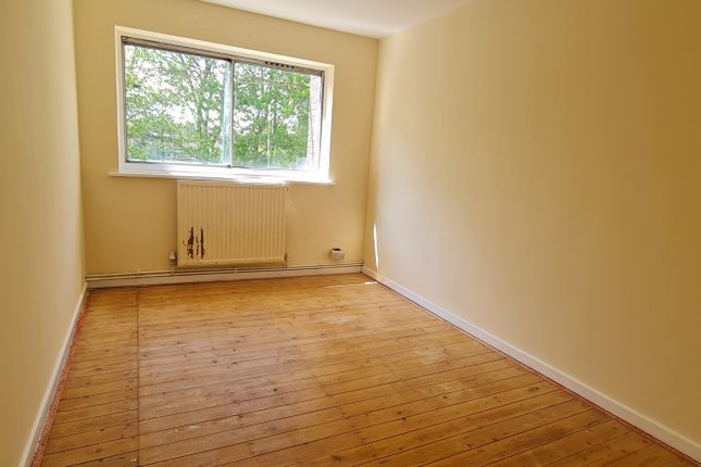 119, Hunt Road, London photo 3