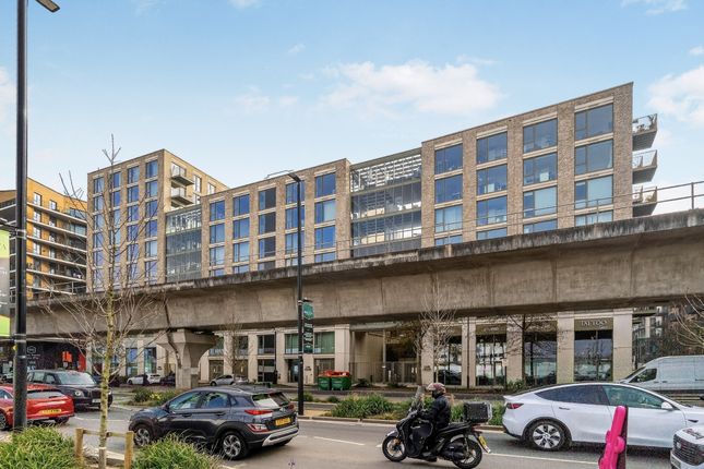 122/Cape House, 4 Cunningham Avenue, London photo 4