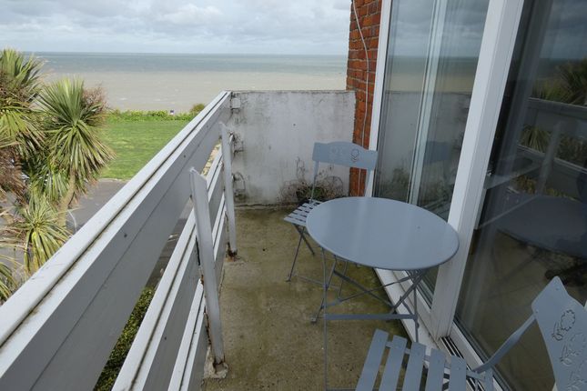 Flat to rent in Beacon Avenue, Herne Bay