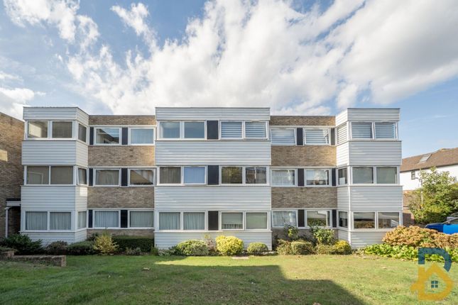 13 Carlton Close, Upminster photo 4