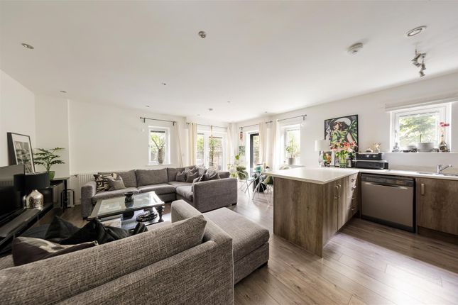 1 Manston Court, 2, Thornbury Way, Walthamstow photo 2