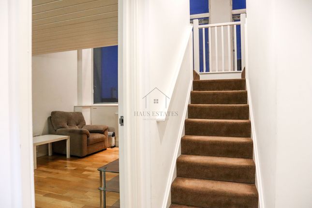Flat 301, Leicester photo 4