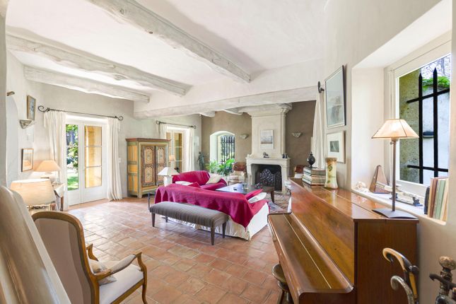 Property for sale in Rognes, Bouches-Du-Rhône, Provence-Alpes-Côte D'azur, France