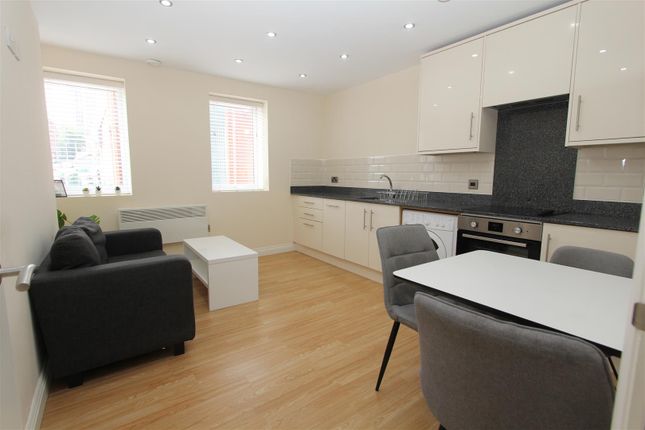 Flat to rent in Brunswick Court, Leeds