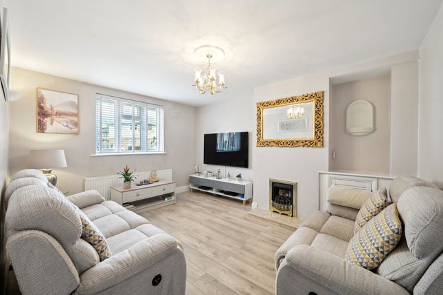 Thumbnail Flat for sale in Townholm Crescent, Hanwell, London
