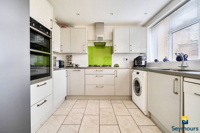 7, Fisher Rowe Close, Guildford photo 2