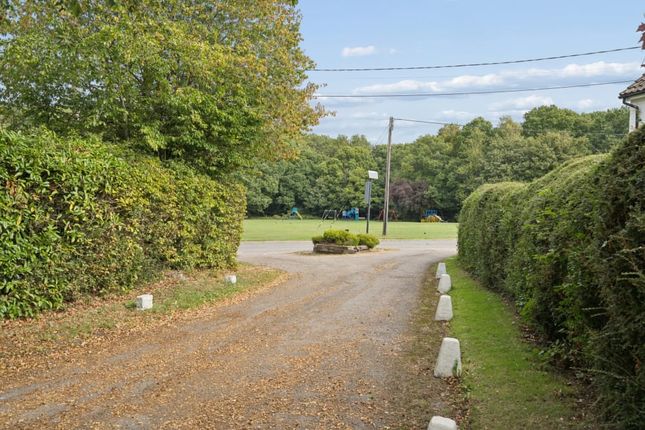 Flint Cottage, Amersham photo 4
