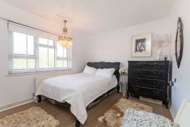 Flat for sale in Ellesmere Road, Chiswick, London