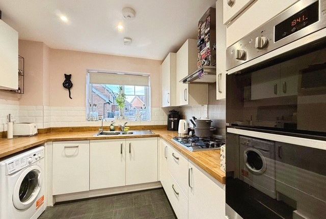 28, White Wood Vale, Camberley photo 4