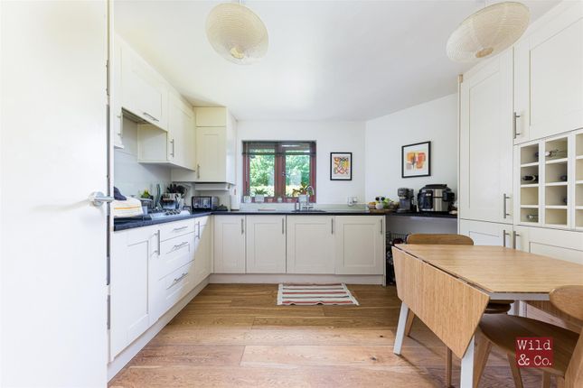 Thumbnail Flat for sale in Midhurst Way, London