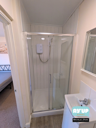 Room 1, 58 Wellington Grove, Doncaster photo 5