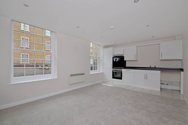 Flat to rent in Wentworth Street, Spitalfields, London