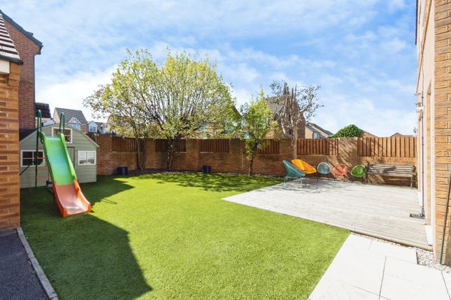 33, Gleneagles Drive, West Yorkshire photo 2