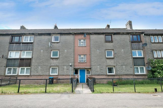 2-bed flat on 10, Caiesdykes Drive, Aberdeen, £60,000