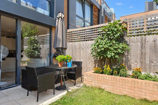 Brook Lane North, Brentford photo 4