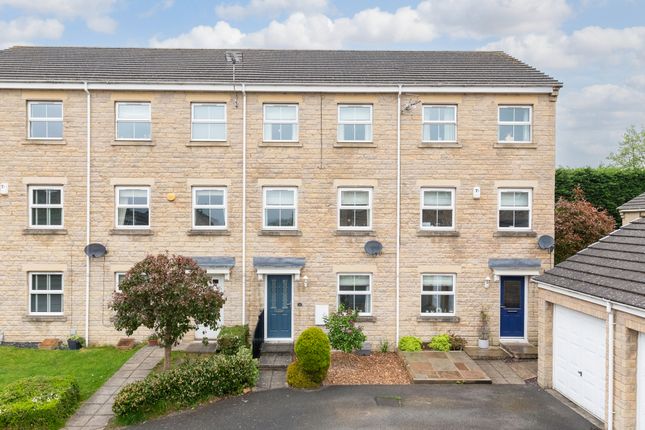 Thumbnail Town house for sale in Bewick Drive, Gilstead, Bingley, West Yorkshire