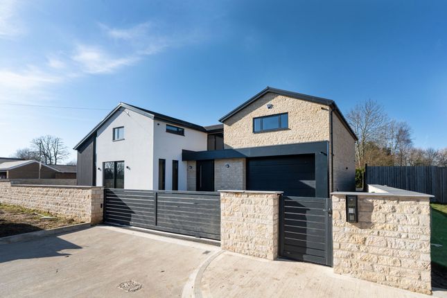 Thumbnail Detached house for sale in Bloxham Road, Banbury