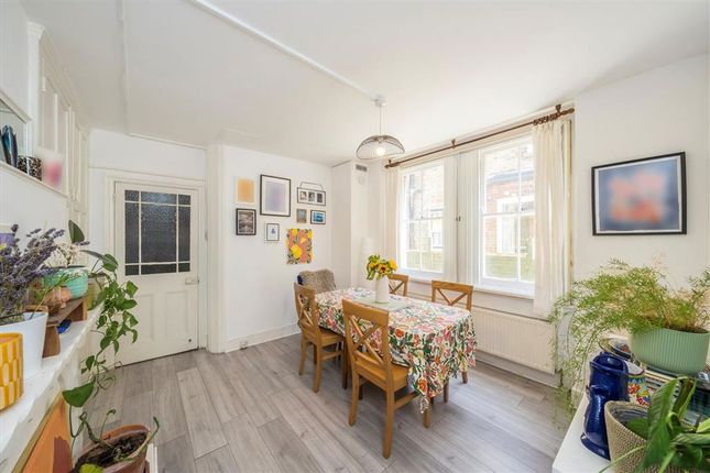 56, Weir Road, London photo 2