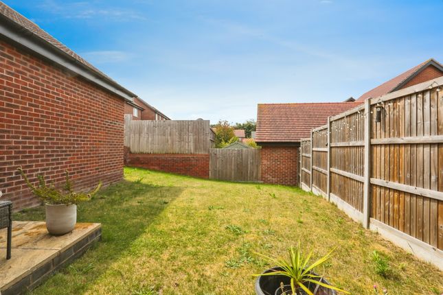24, Baines Way, Woodbridge photo 3
