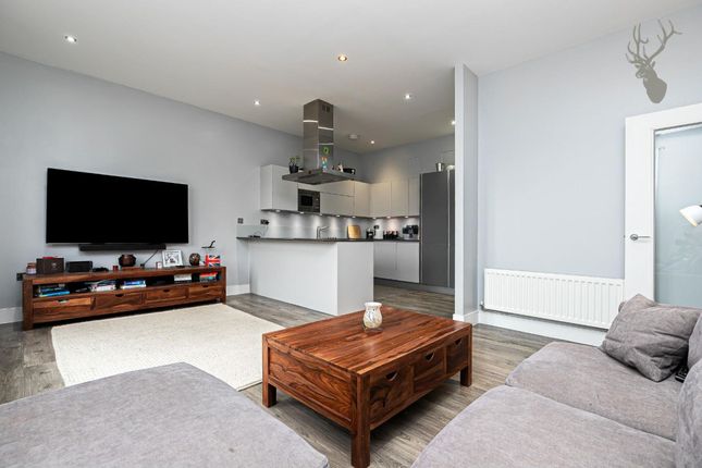 5 Cobalt Place, Loughton photo 4