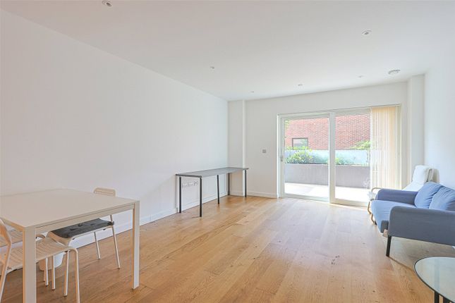 Flat 1 Poplar House, 8, Thonrey Close, Colindale photo 3