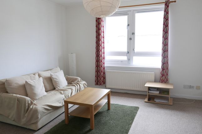 Flat 5, 5, Royston Mains Gardens, Edinburgh photo 2