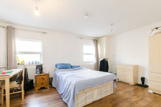 Thumbnail Flat to rent in Brixton Road, Oval, London