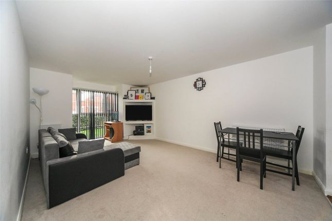 Flat for sale in Frenchs Avenue, Dunstable, Bedfordshire