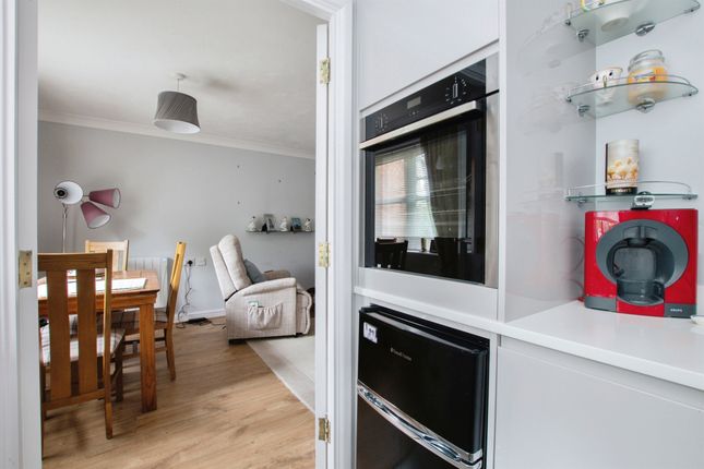 Flat 21, Kings Court, Salisbury Street, Fordingbridge photo 3