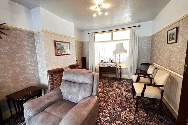 30 Vicarage Road, Hornchurch photo 3