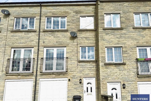 3-bed house on 3, Carrholme Court, Halifax, £830/mo