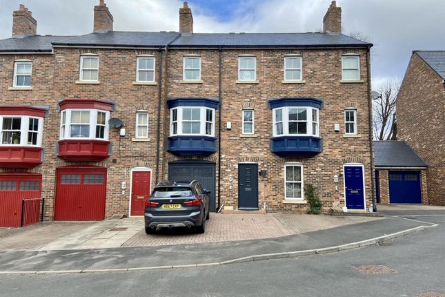Thumbnail Town house to rent in Dalton Crescent, Nevilles Cross, Durham
