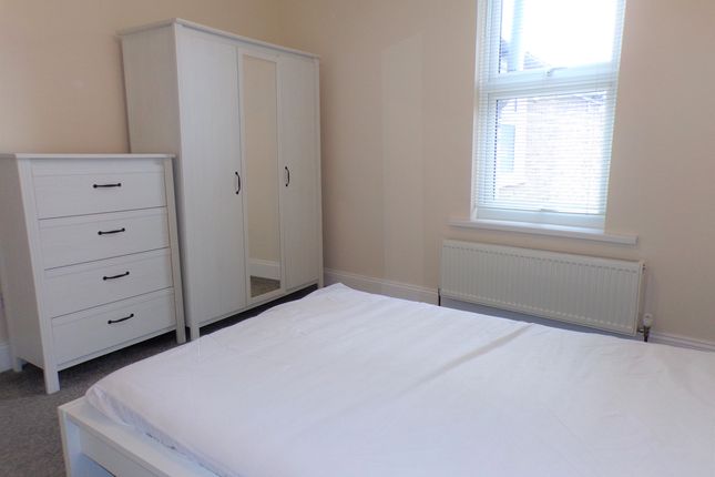 Flat to rent in Grove Green Road, Leytonstone, London