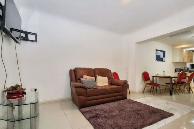 7 Cromer Close, Uxbridge photo 4