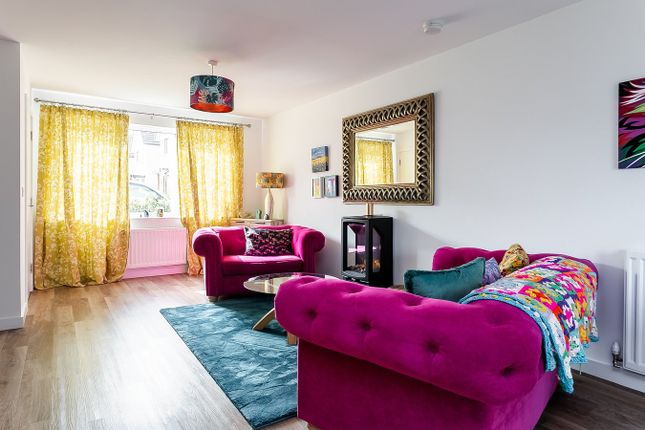 23, St Gellert Gardens, Loanhead photo 3