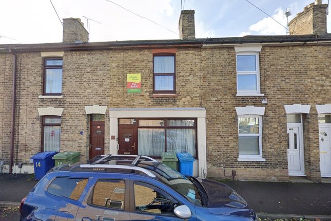 Terraced house to rent in Epps Road, Sittingbourne