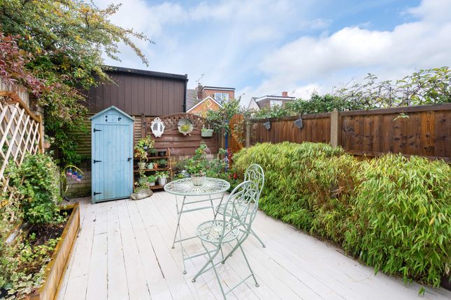 9, Meadowbrook Road, Dorking photo 3