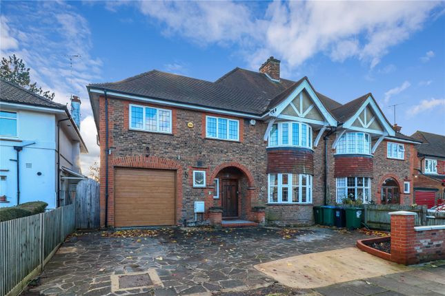Thumbnail Detached house for sale in Parkside Drive, Watford