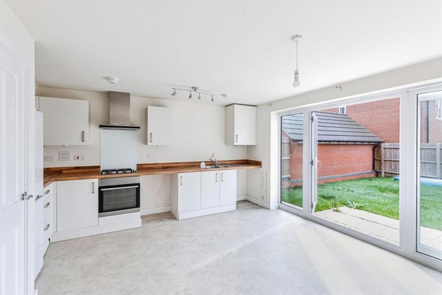 29, Sapphire Street, Wellingborough photo 2
