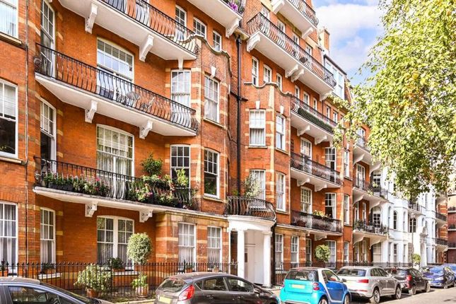 Ashley Gardens, Emery Hill Street, London photo 3