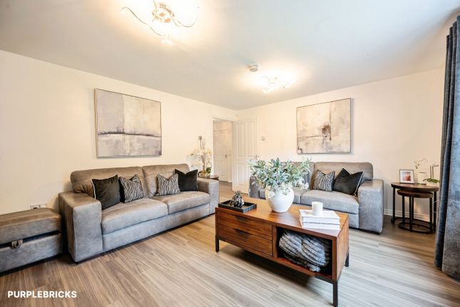 22, Rickard Avenue, Strathaven photo 3