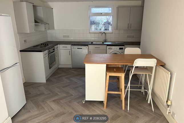 Maisonette to rent in Oakfield Grove, Bristol